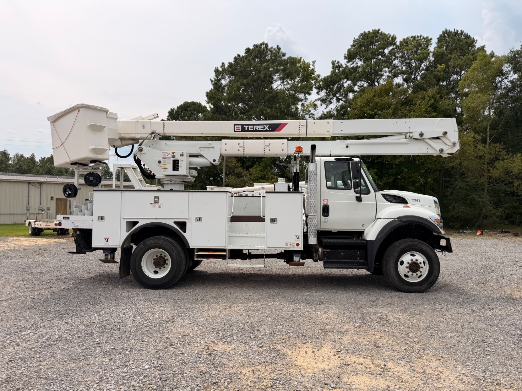 2019 International 7300 Terex bucket truck — IMG_3064.jpeg