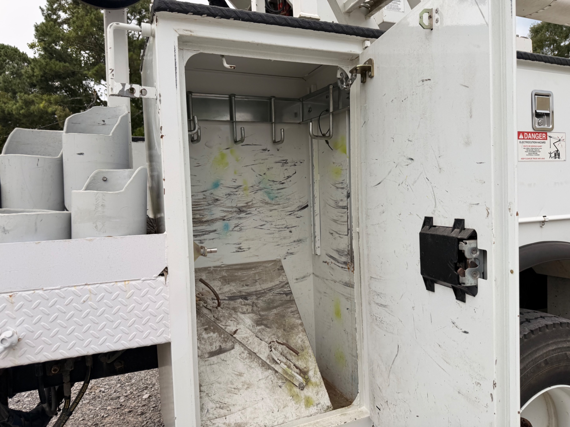 2019 International 7300 Terex bucket truck — IMG_3074.jpeg