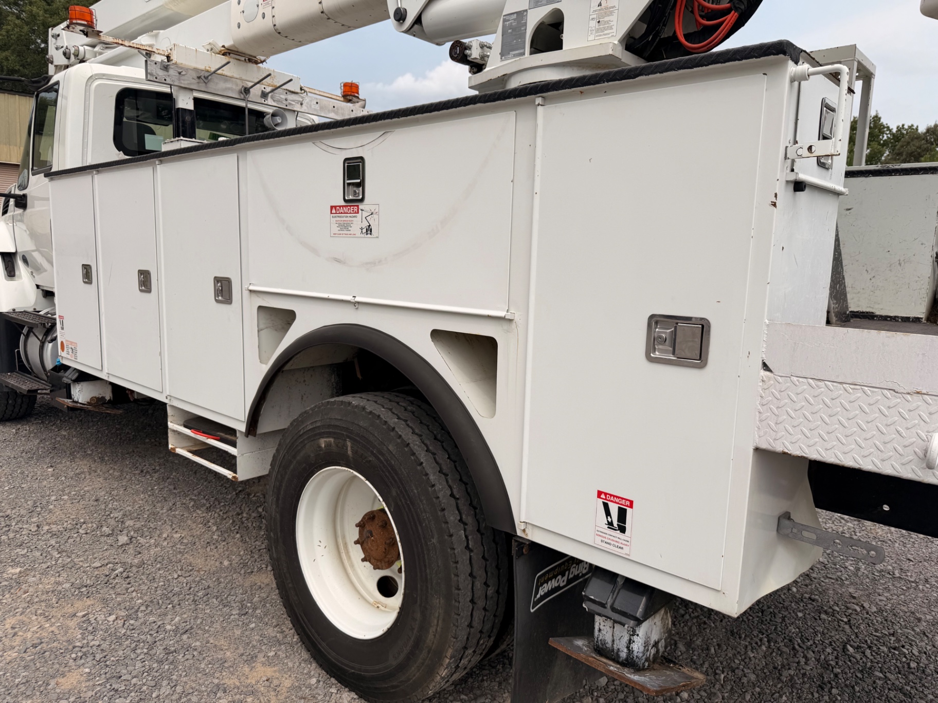 2019 International 7300 Terex bucket truck — IMG_3079.jpeg