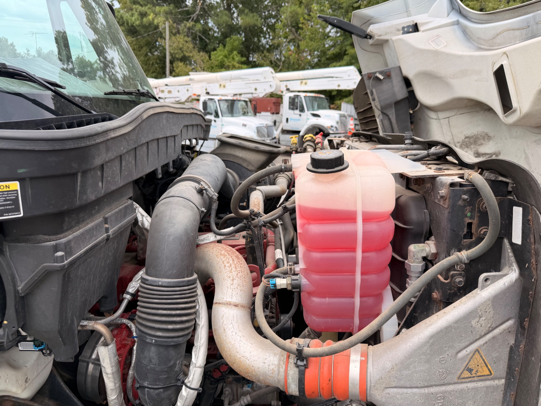2019 International 7300 Terex bucket truck — IMG_3085.jpeg