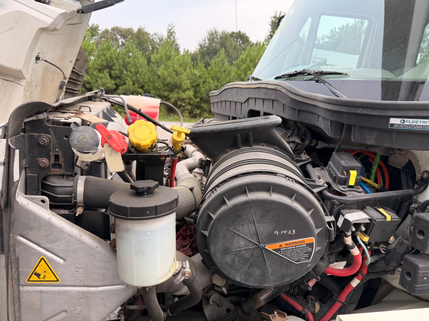 2019 International 7300 Terex bucket truck — IMG_3086.jpeg