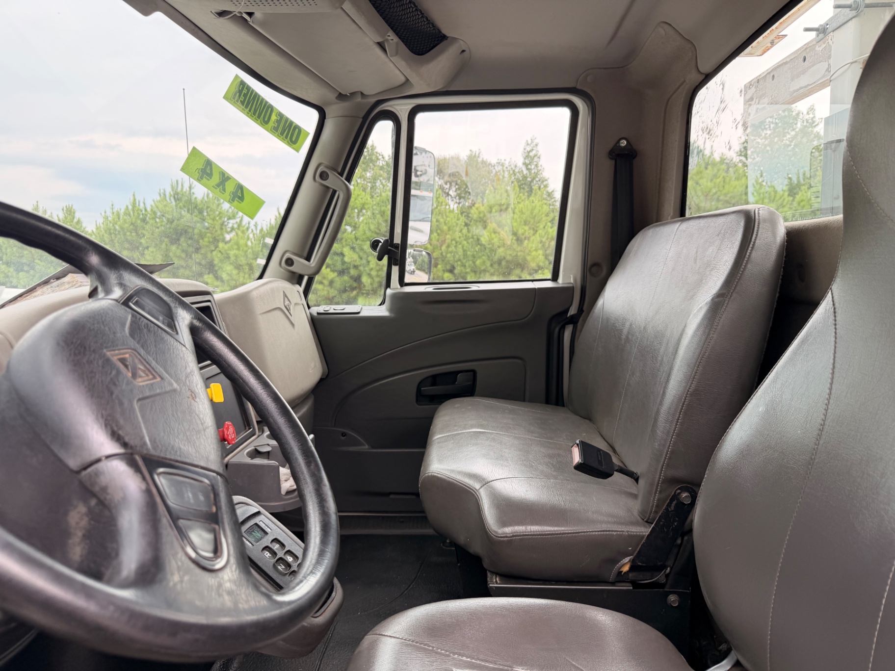 2019 International 7300 Terex bucket truck — IMG_3092.jpeg