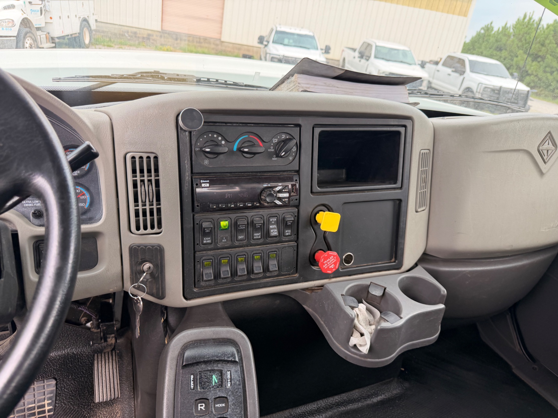 2019 International 7300 Terex bucket truck — IMG_3093.jpeg