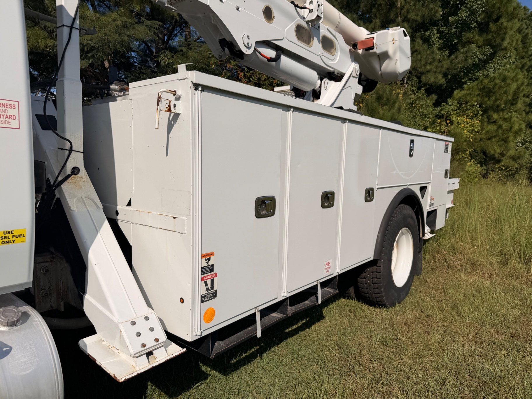 Service body and compartments