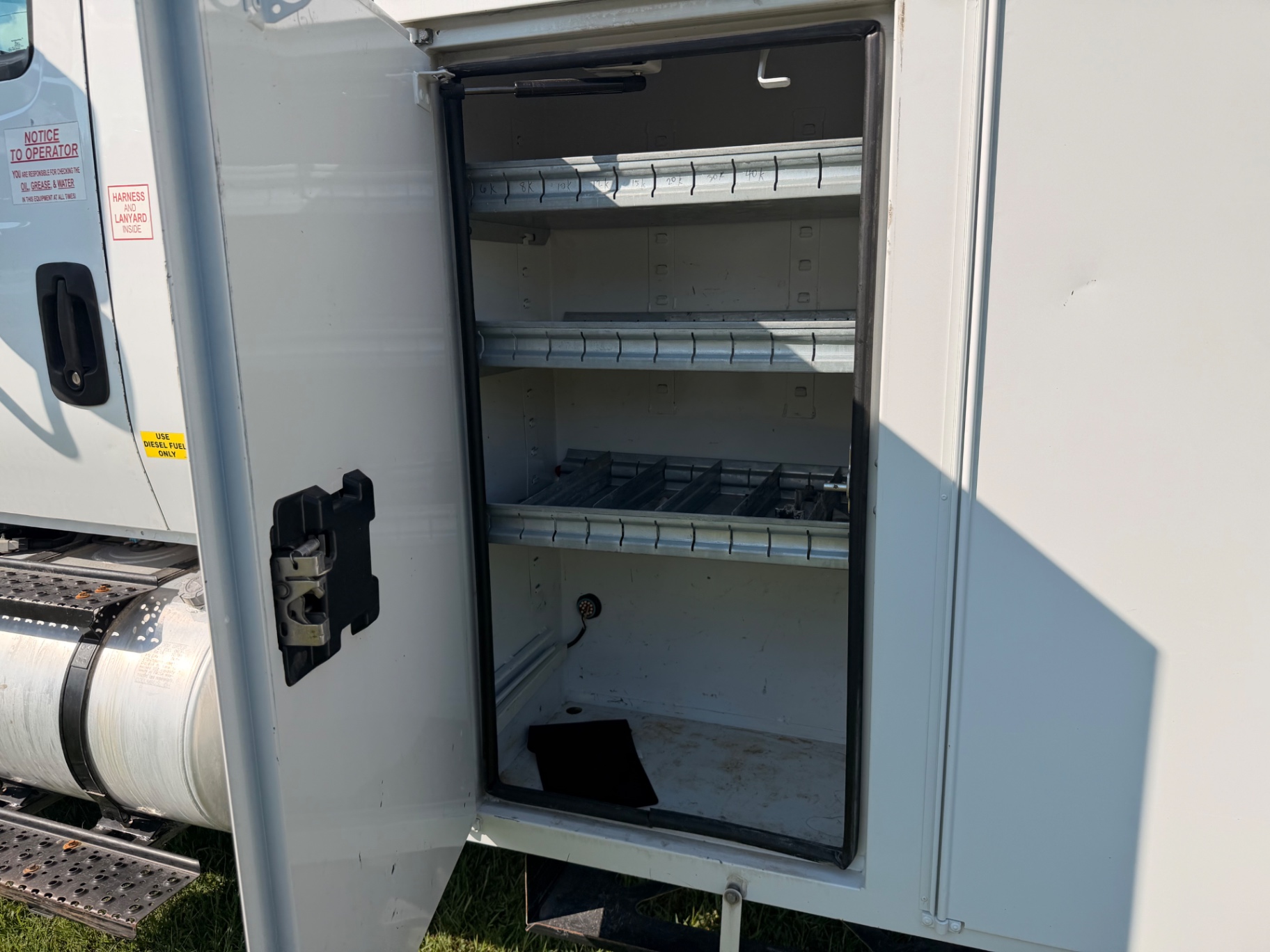 Open storage compartments