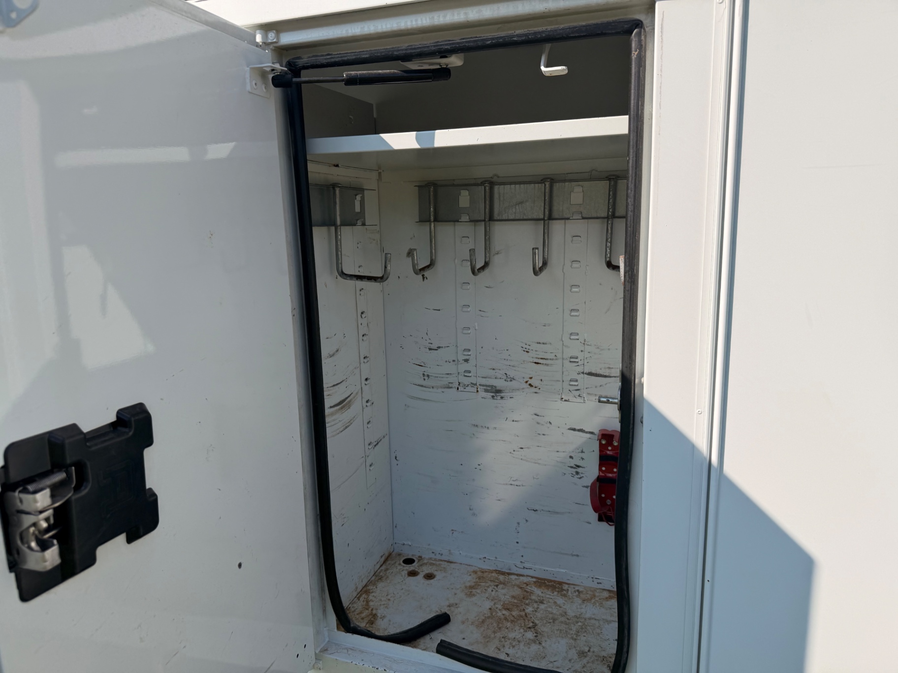 Compartment detail