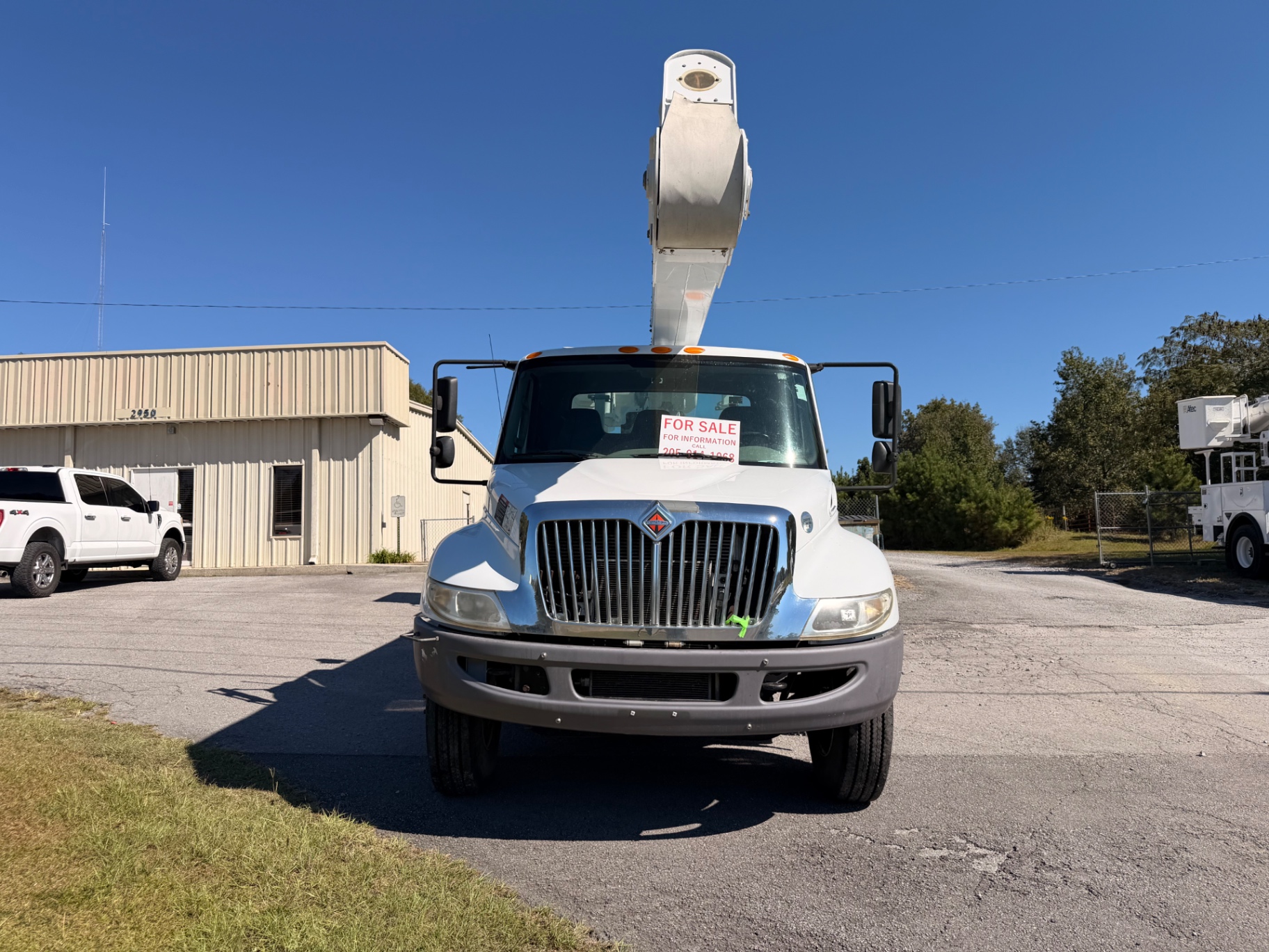 Front view with Altec boom stowed