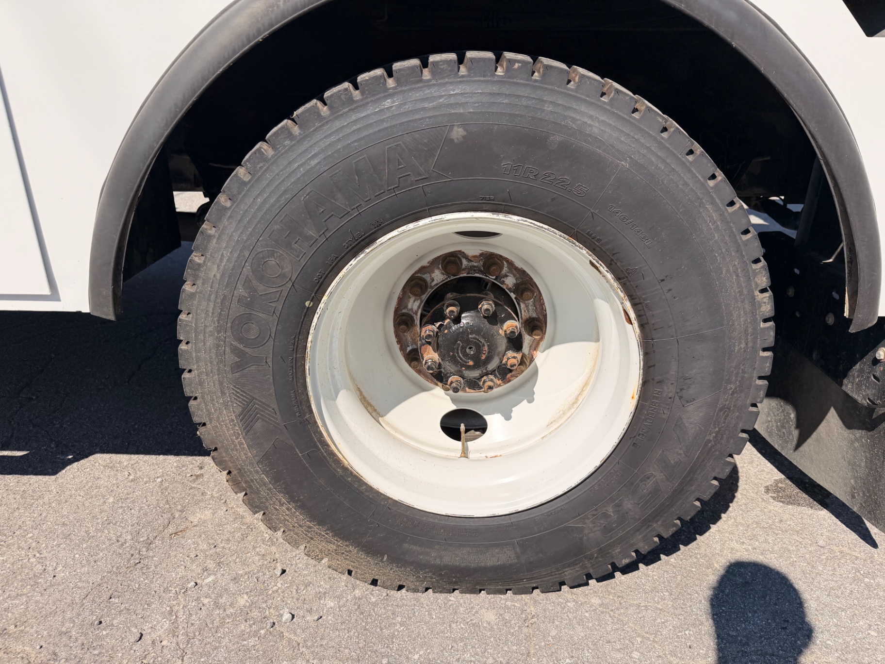 Front wheel and Yokohama 11R22.5 tire