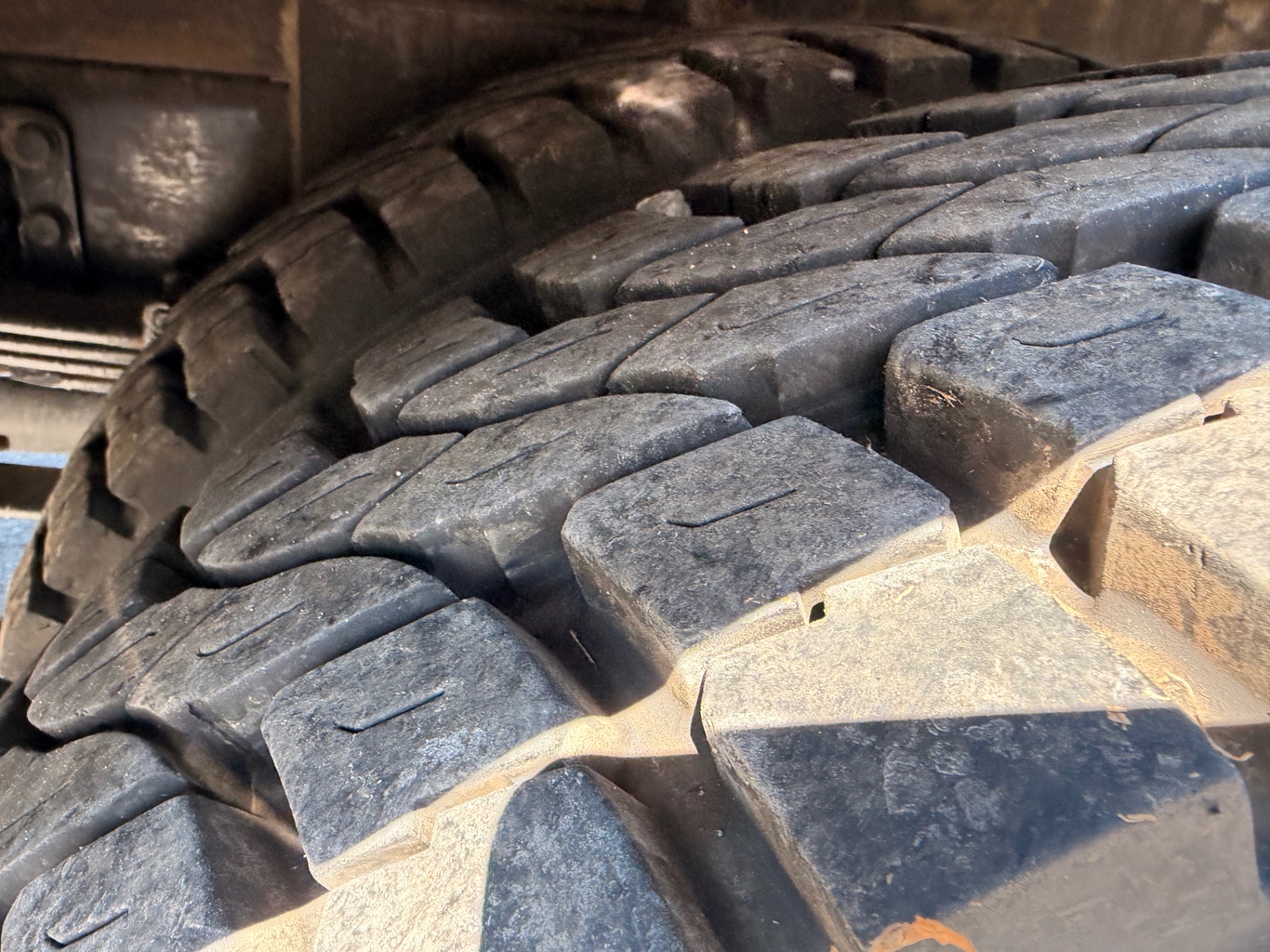 Rear tire tread