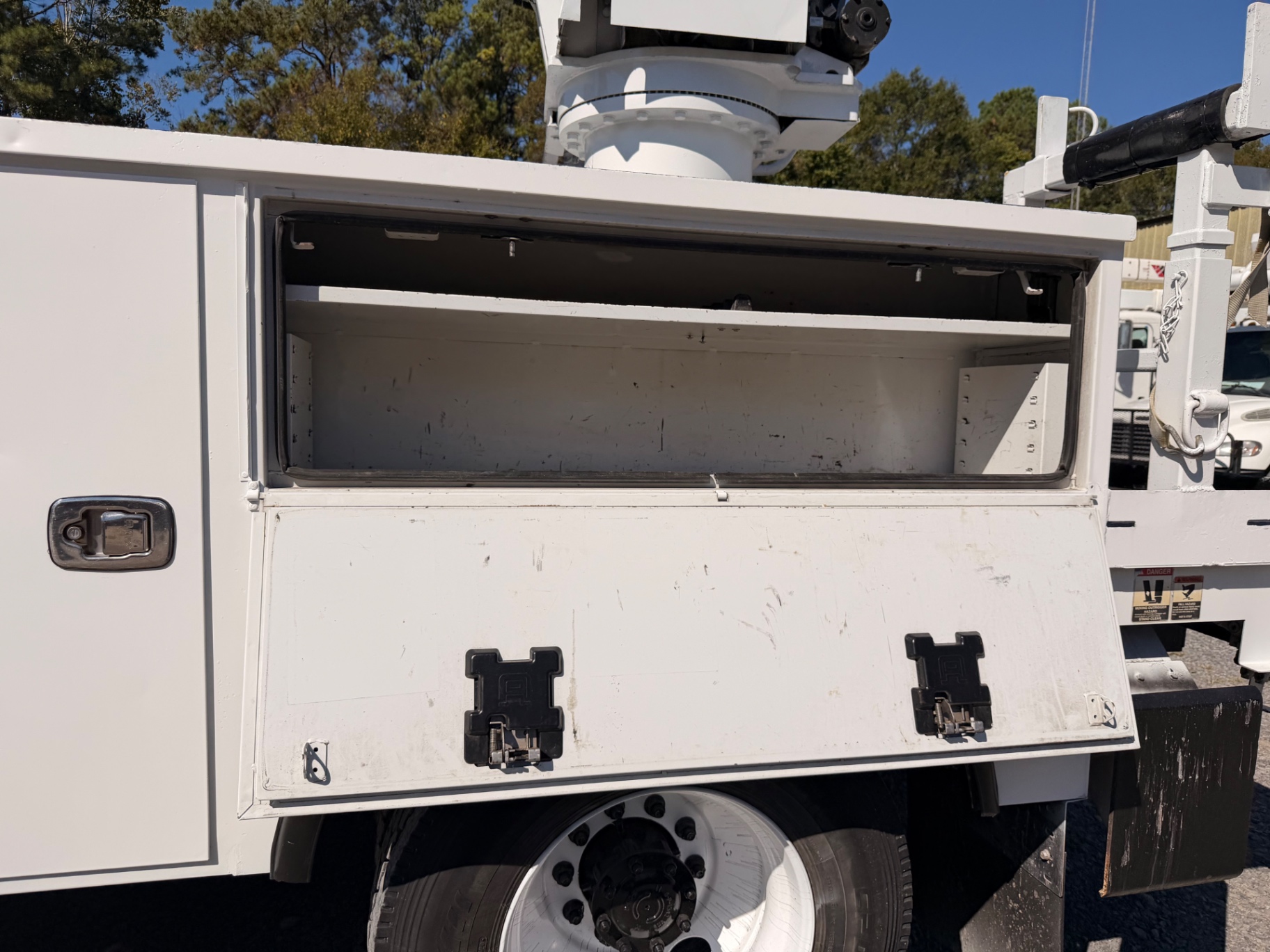 2018 Freightliner M2 106 Altec digger derrick