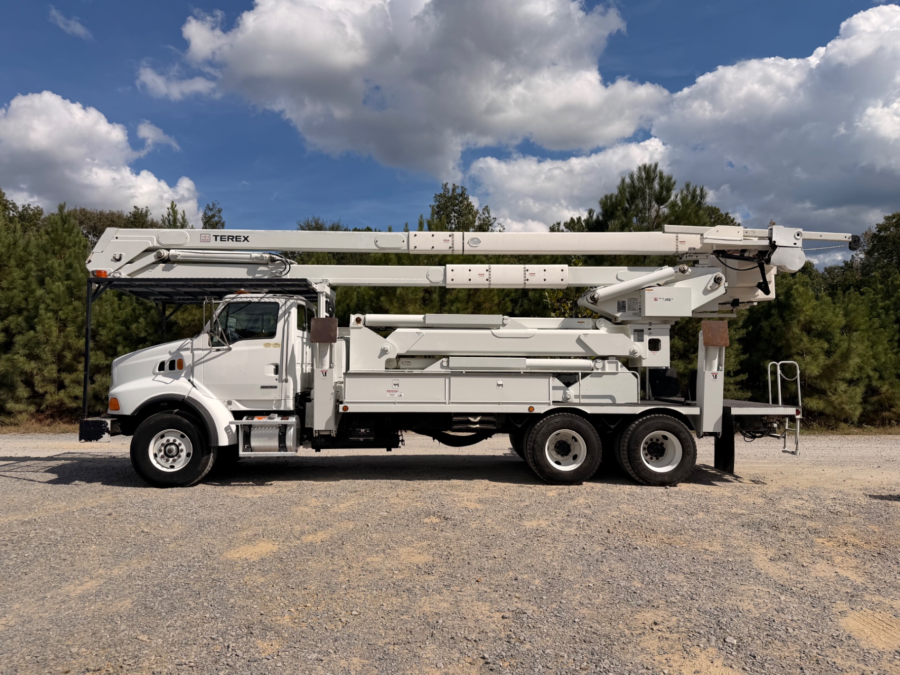 Full side profile with Terex boom